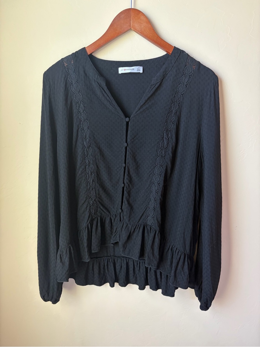 89th & Madison Black VNeck Button Down Peplum Boho feminine Prairie Blouse Large